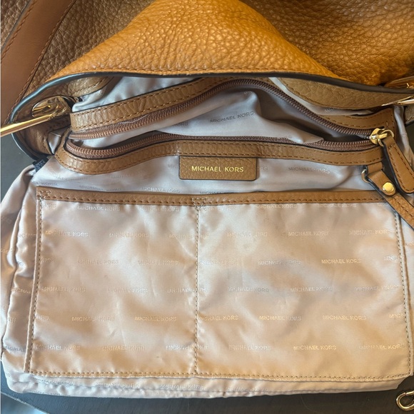 Michael Kors Raven Large Shoulder Bag - Picture 14 of 16